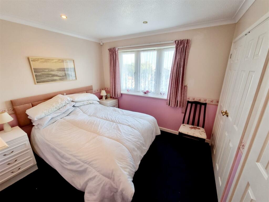 Bed 2.jpg