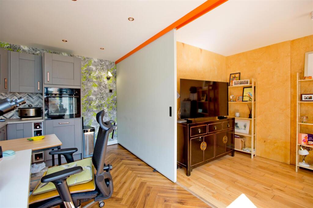 Second pod garden office