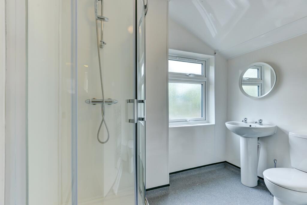 15 Stanley Road Bathroom 1