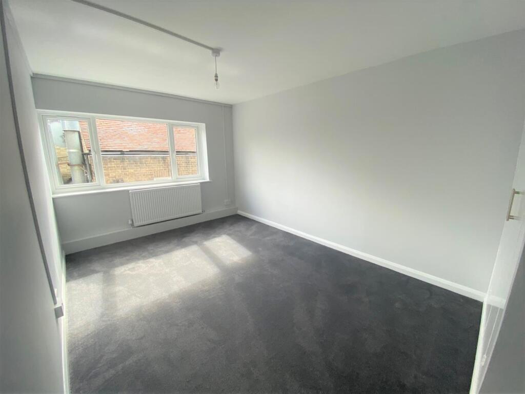 65b Station Lane bed 1 new new .jpg