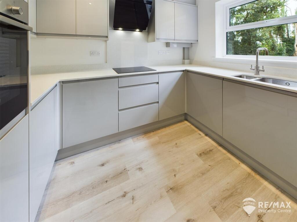 Kitchen (2).jpg