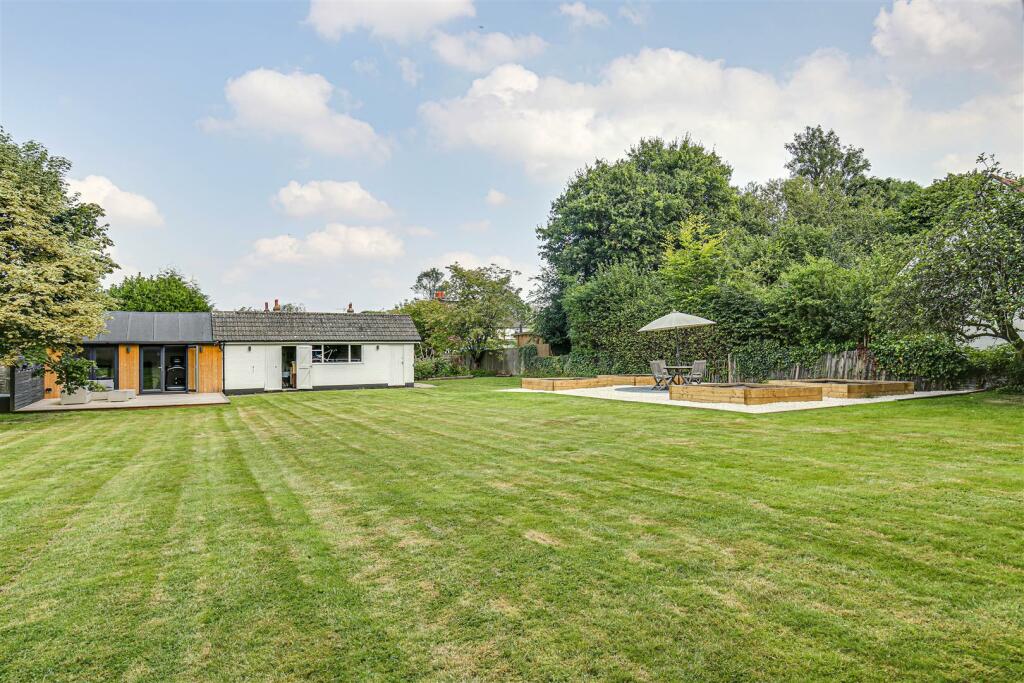 35 Garden and Outbuildings.jpg