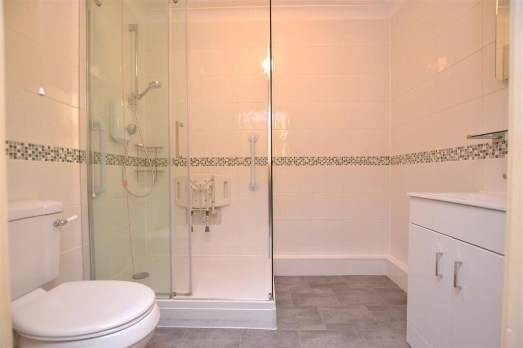 RE-FITTED SHOWER