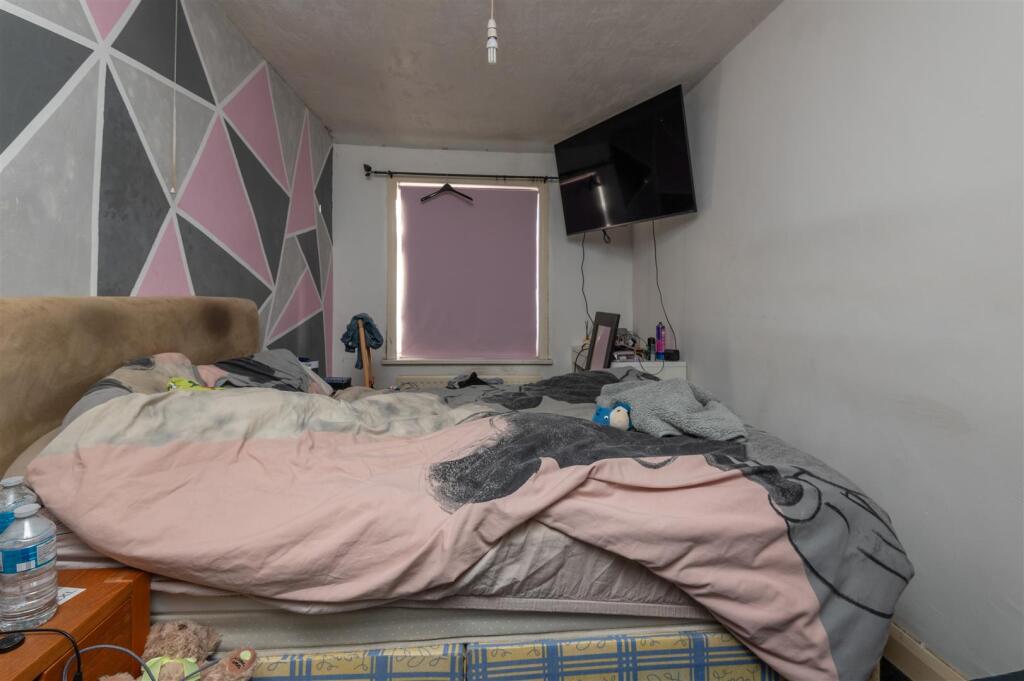 06 - 72 Whitwell Green Lane HX5 9EG.jpg