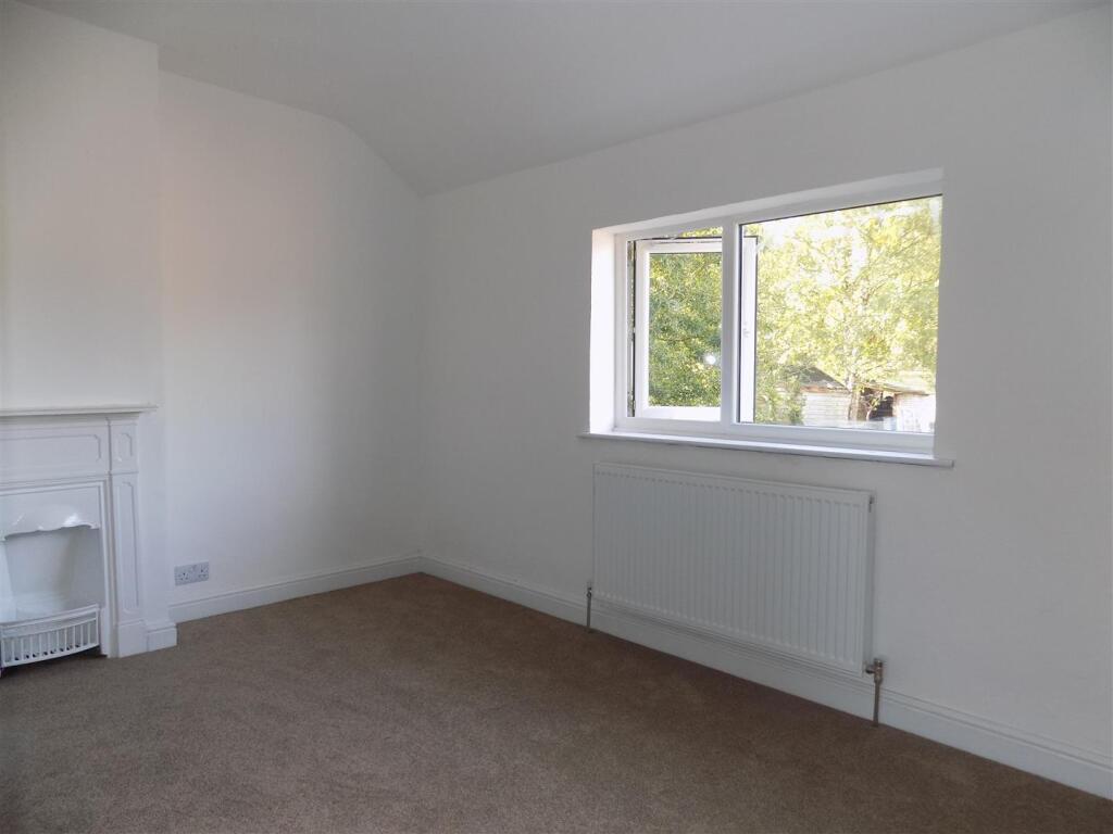 16 School Road - Bed 1.JPG