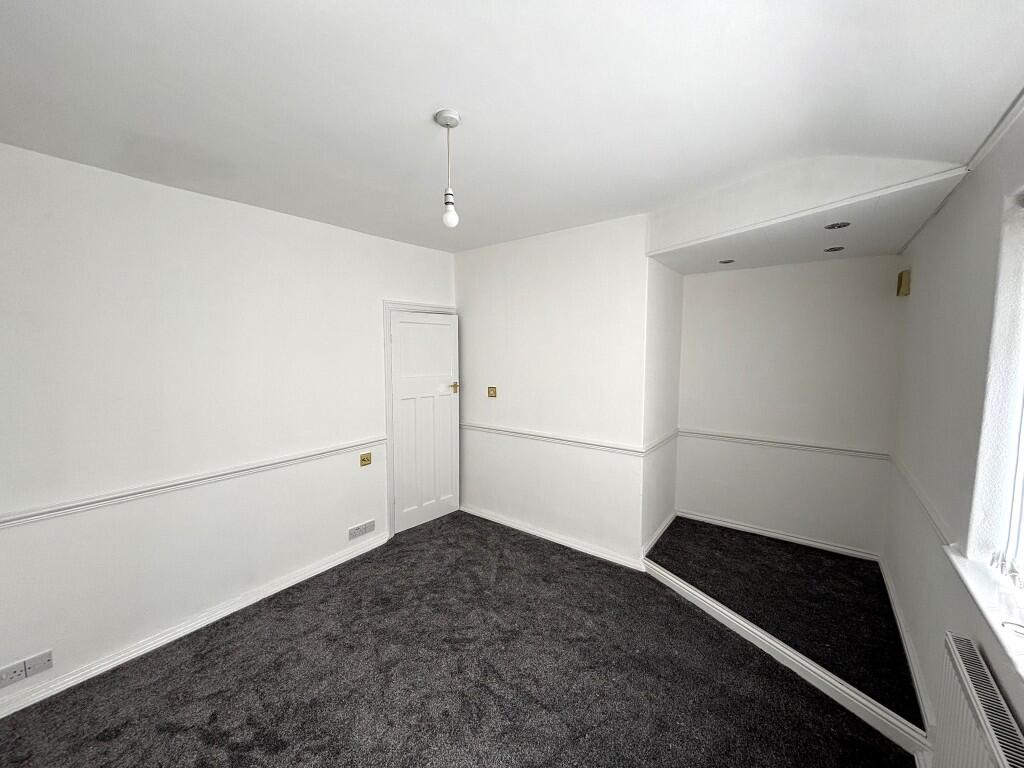 Bedroom (b) 