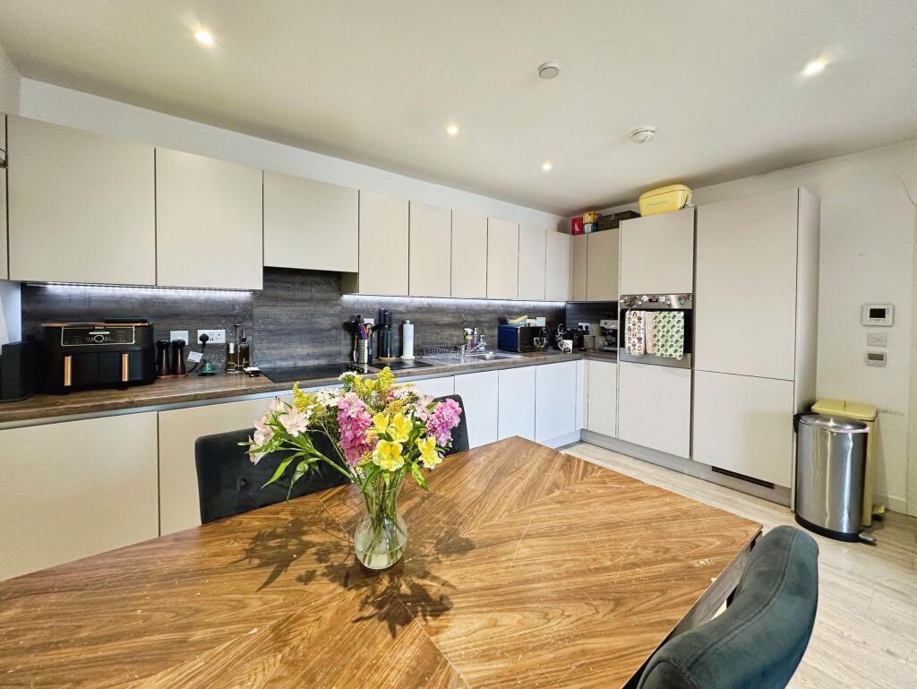 Kitchen Dining area