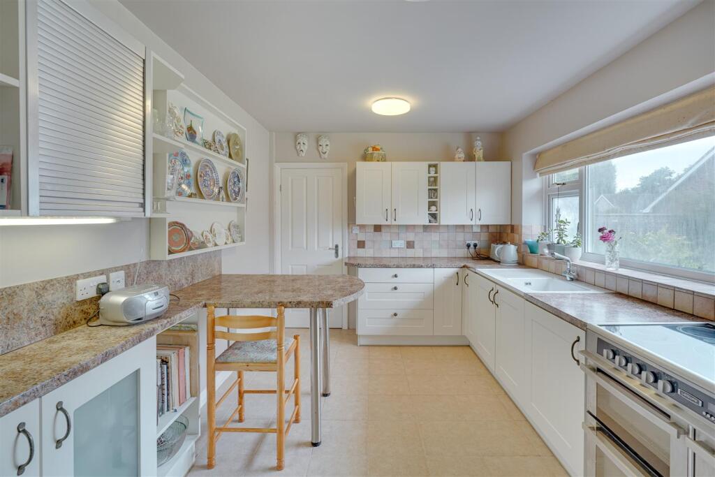 12 Wyndham Way, Newmarket --8.jpg