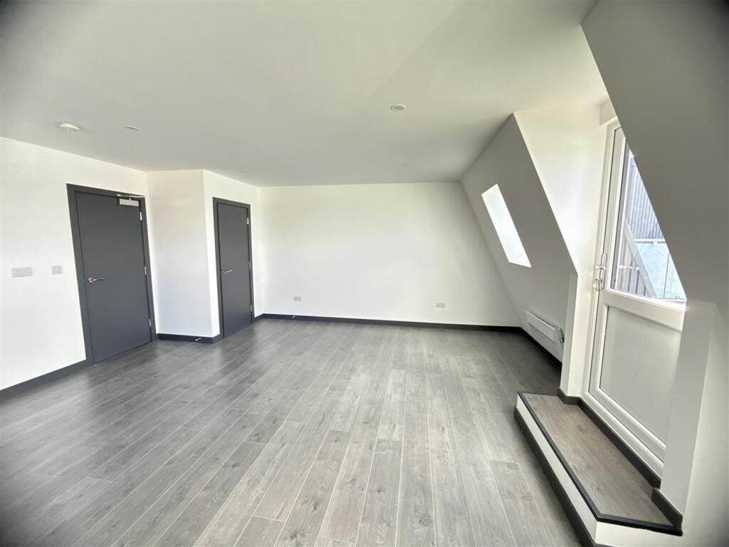 Flat 16 pent -8.jpg