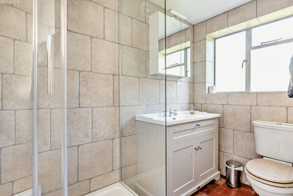 8668997-interior0...