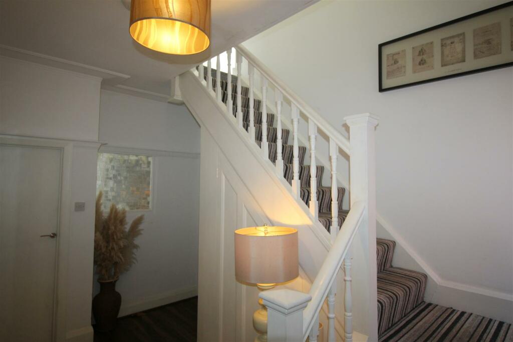 Sandhurst Ave, 38 Hallway 1.JPG