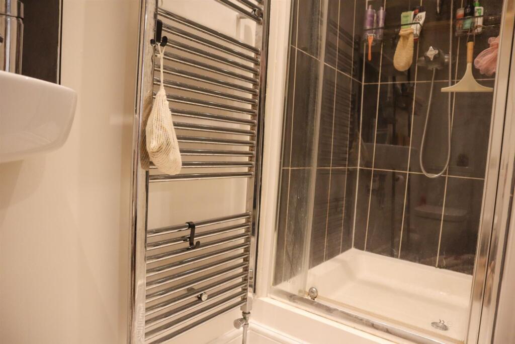 Reverse Shower Room Photo