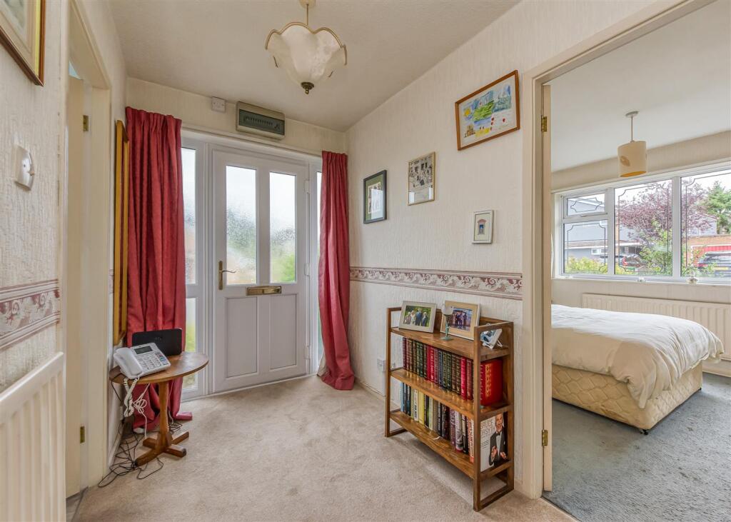 27 Bratch Park-Hallway.jpg