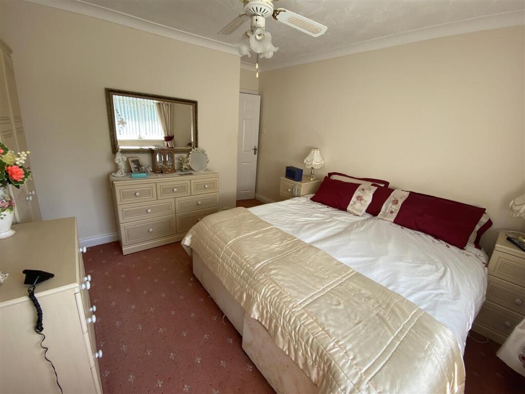 Bedroom no.1 rear double: