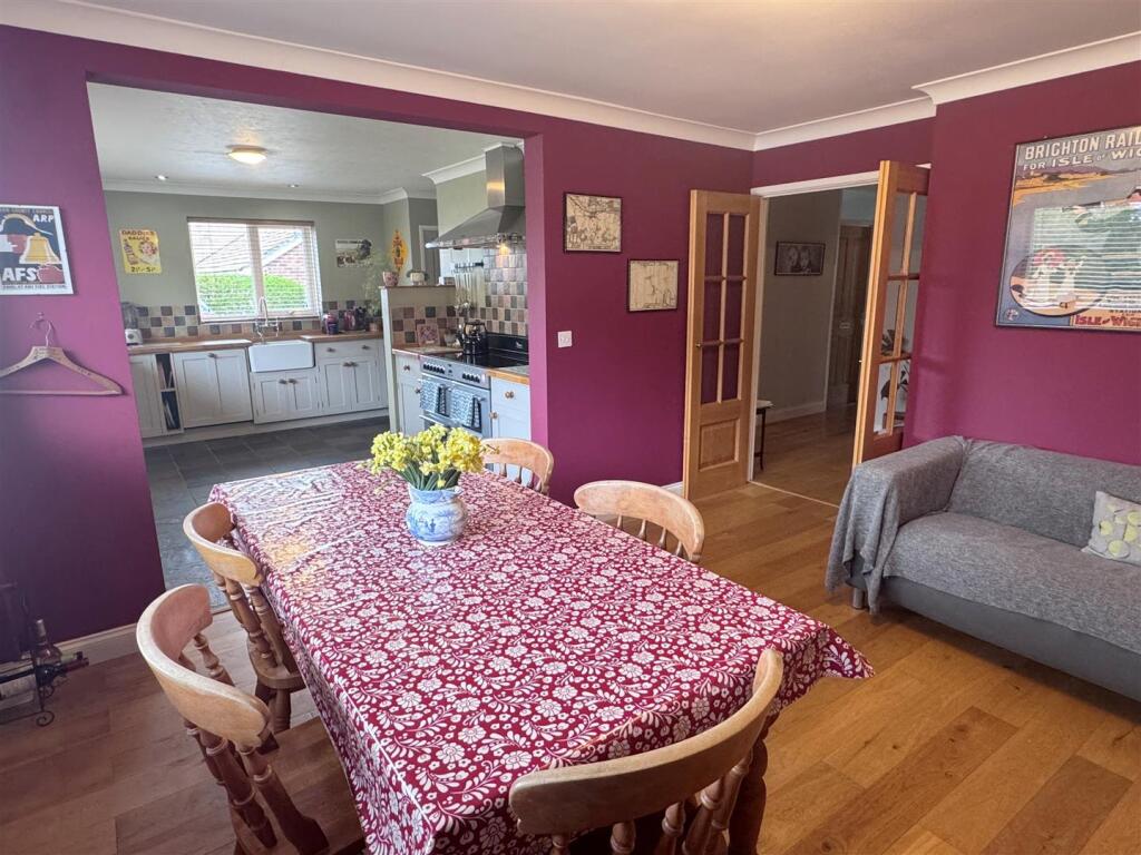 Dining Rm 3.JPG