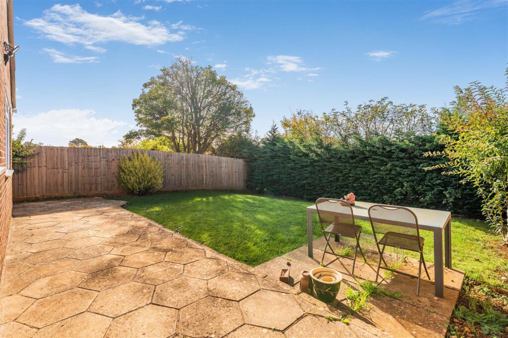 37 Sycamore Drive, Banbury-16.jpg