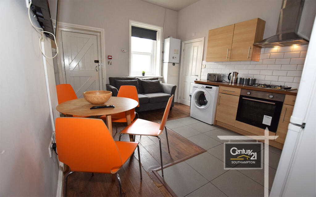 KITCHEN &amp; LOUNGE | PIC 2