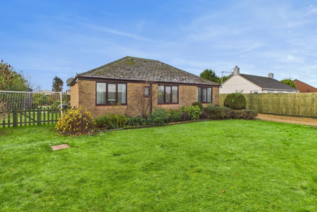 EweMove - Spalding - Moulton - Front Garden