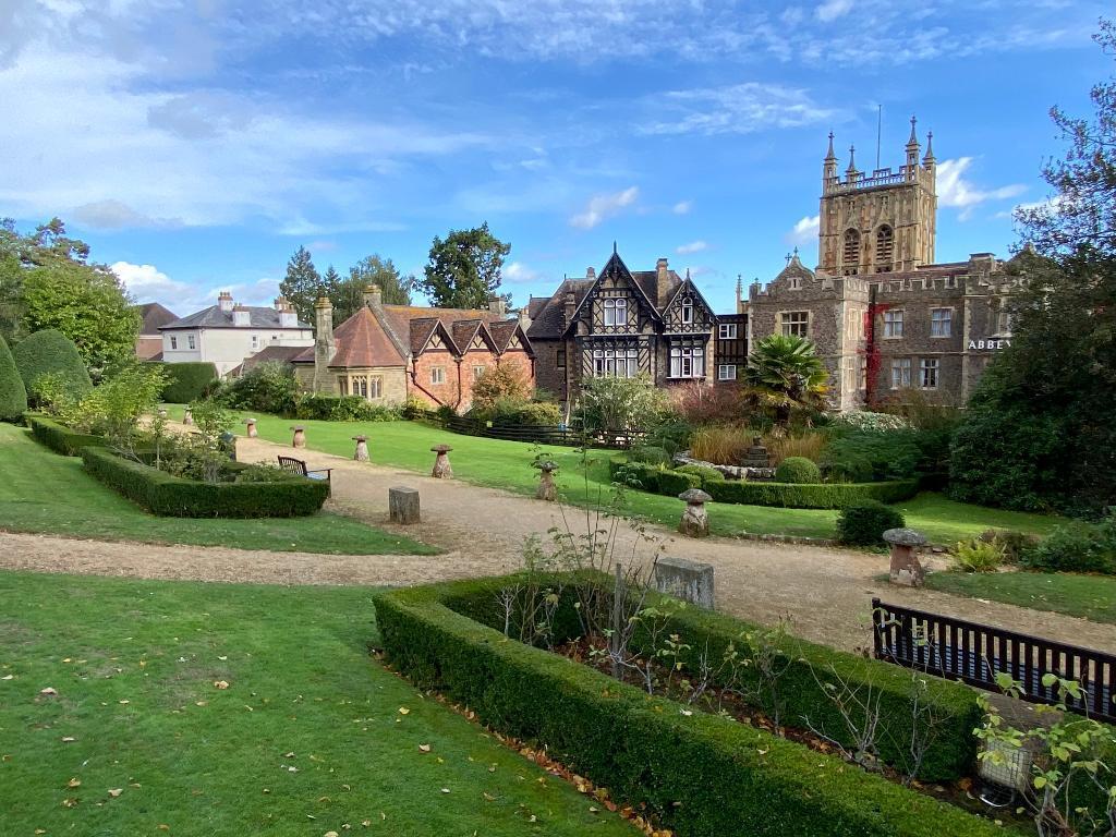 Communal gardens with seating