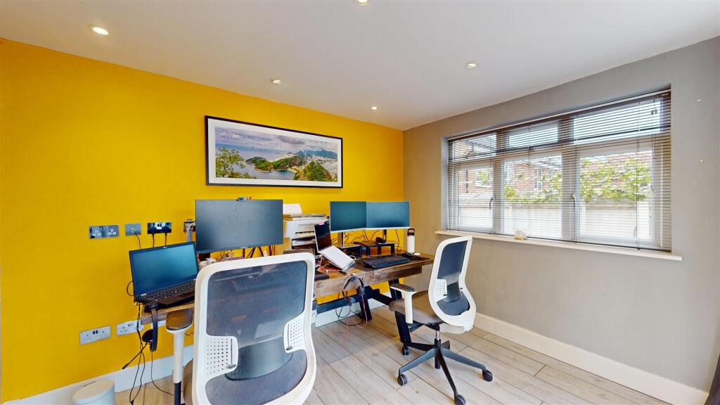 Gardeners Place 67, Office.jpg