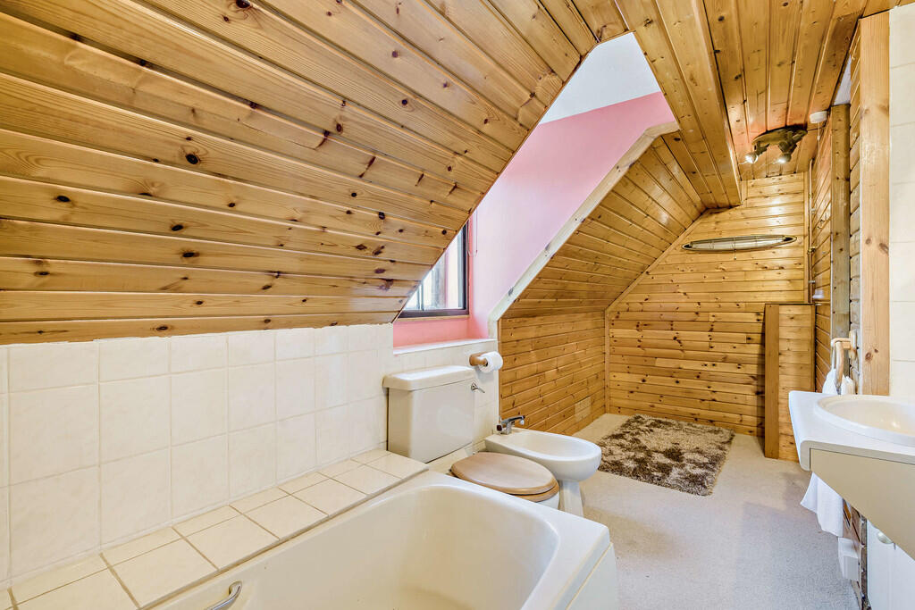 8662260-interior1...