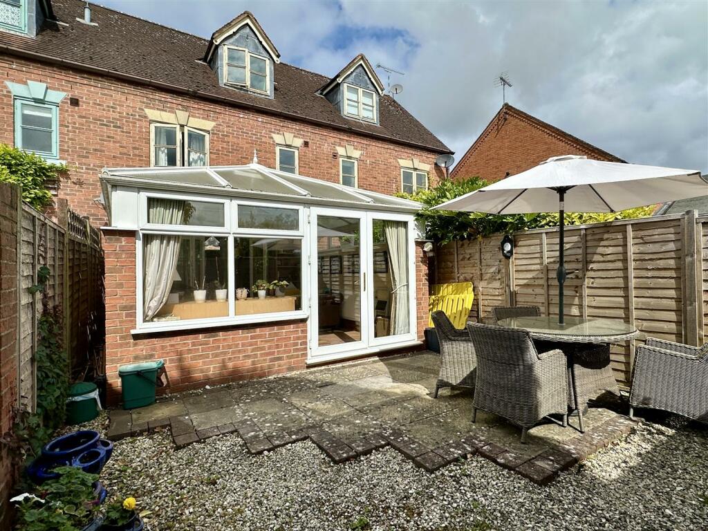 garden to house