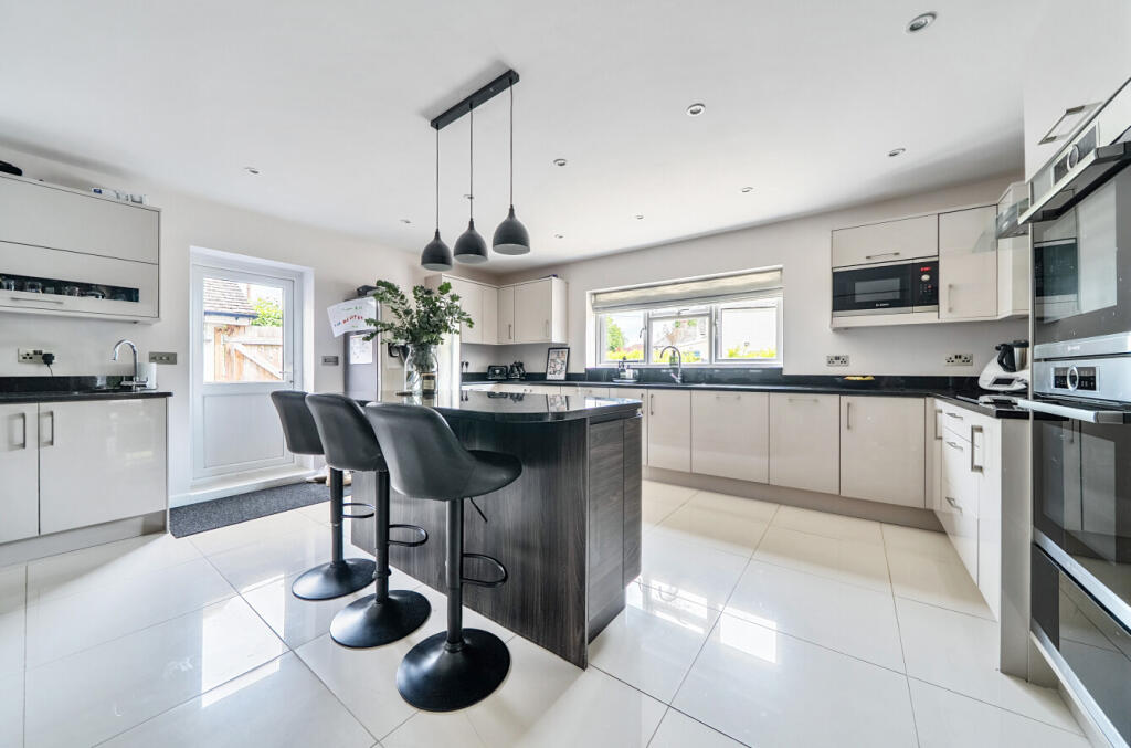 1300680-7-684833a...