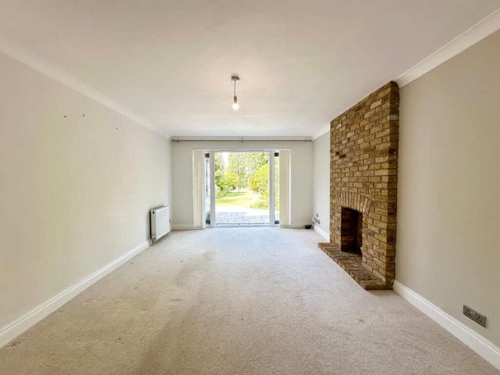 Lounge looking to garden