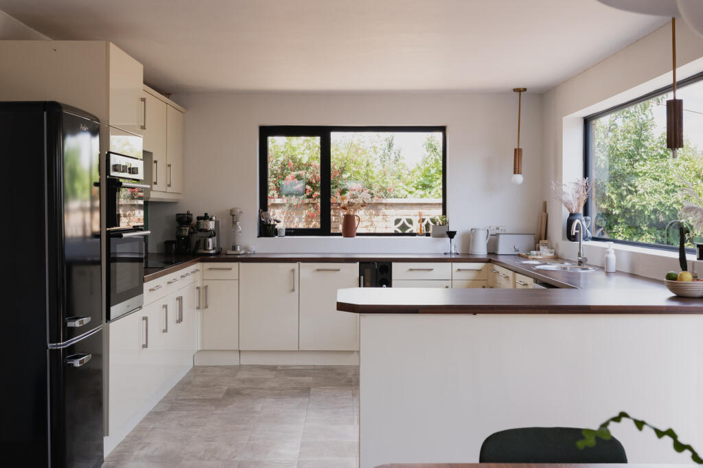 296861 - 67 Shoebury Road, Southend-on-Sea-47.jpg