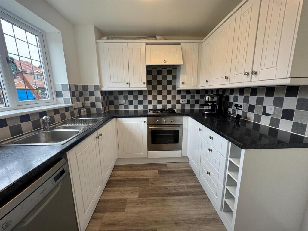 Kitchen 2.jpg