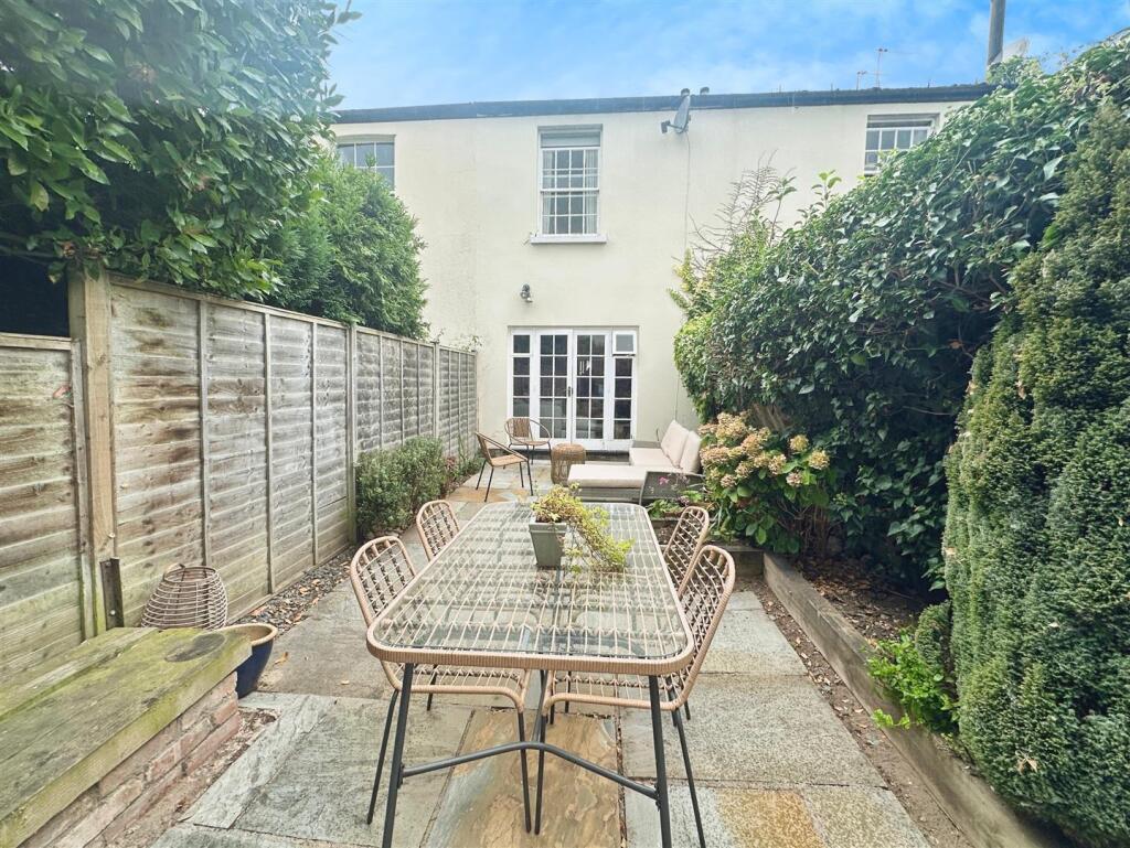 ecab03df--4048-80D9-C7A50F9E8856-51989-000013553B0