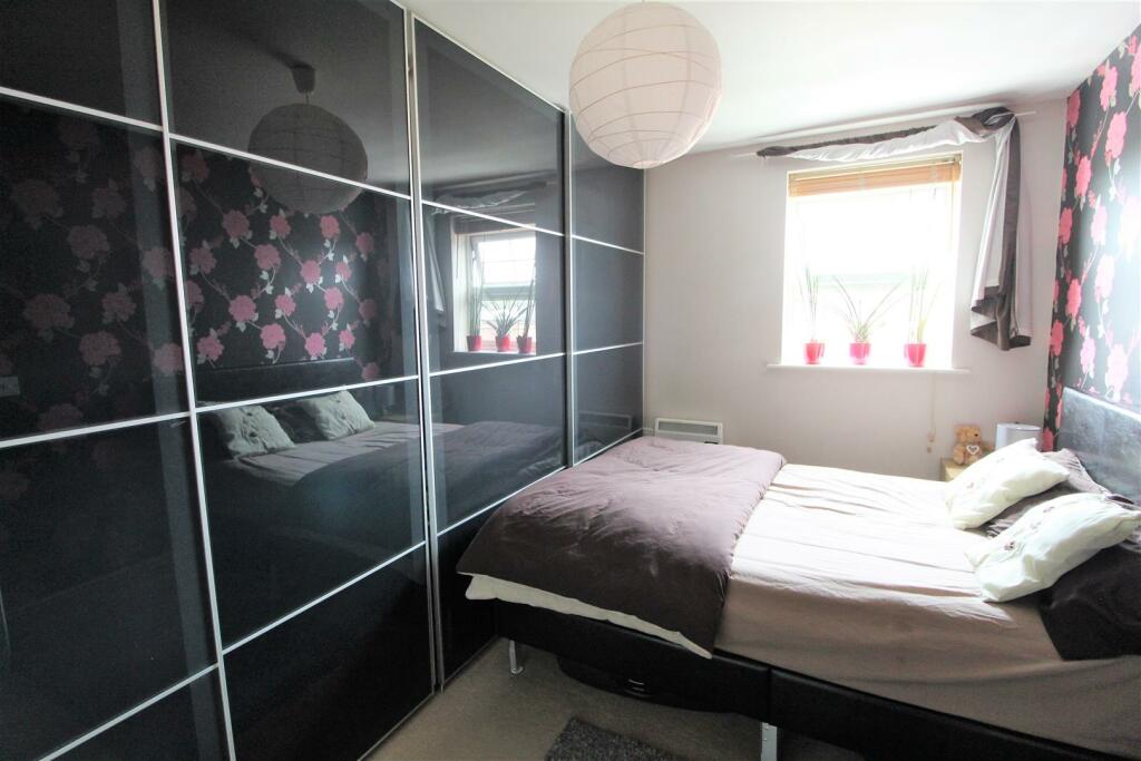 Bedroom_1.jpg