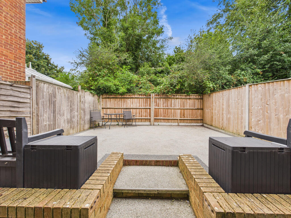 CAM01354G0-PR0570-STILL017