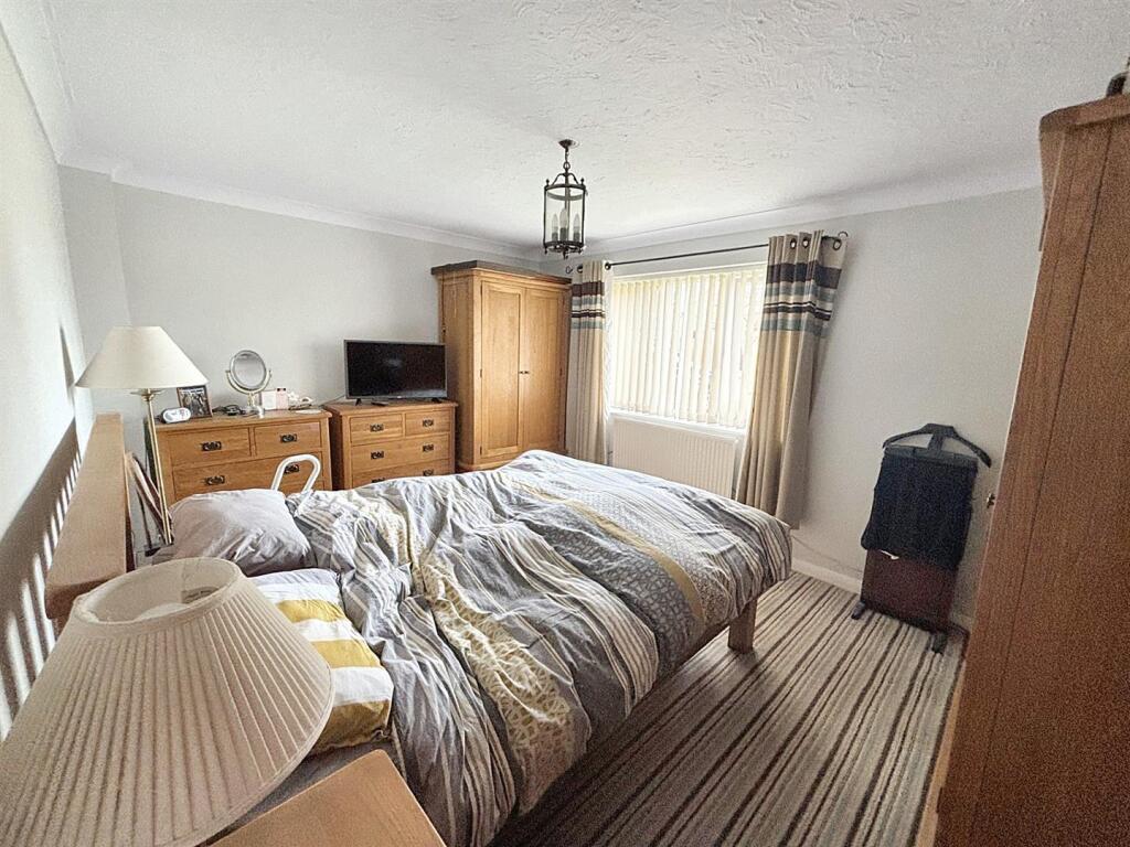 Bedroom 1 2.jpg