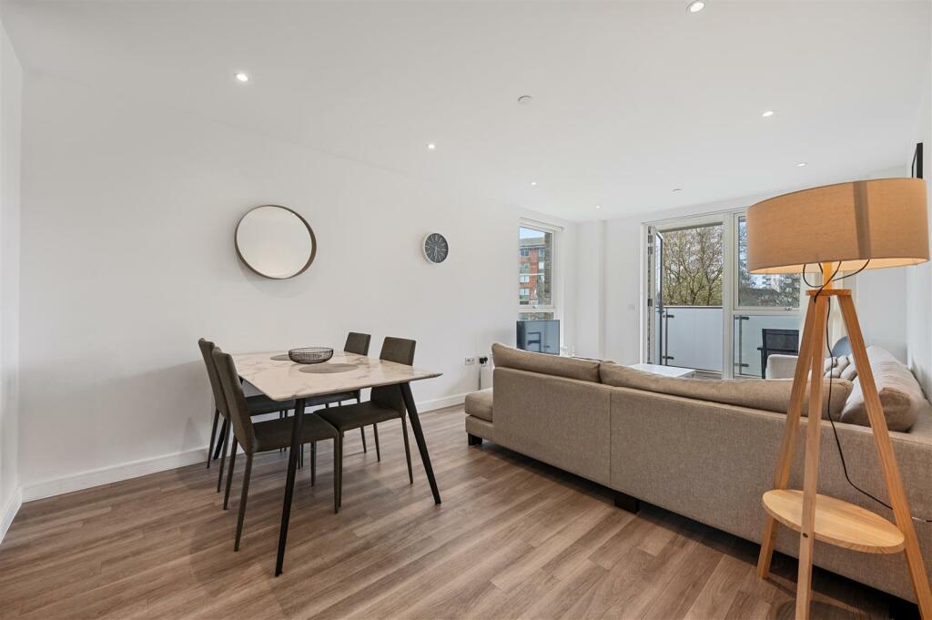 AR - Habington Road - Reception3.jpg