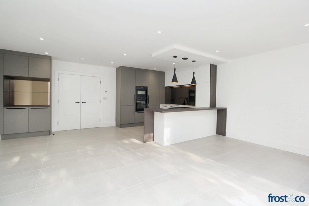 Lounge to Kitchen