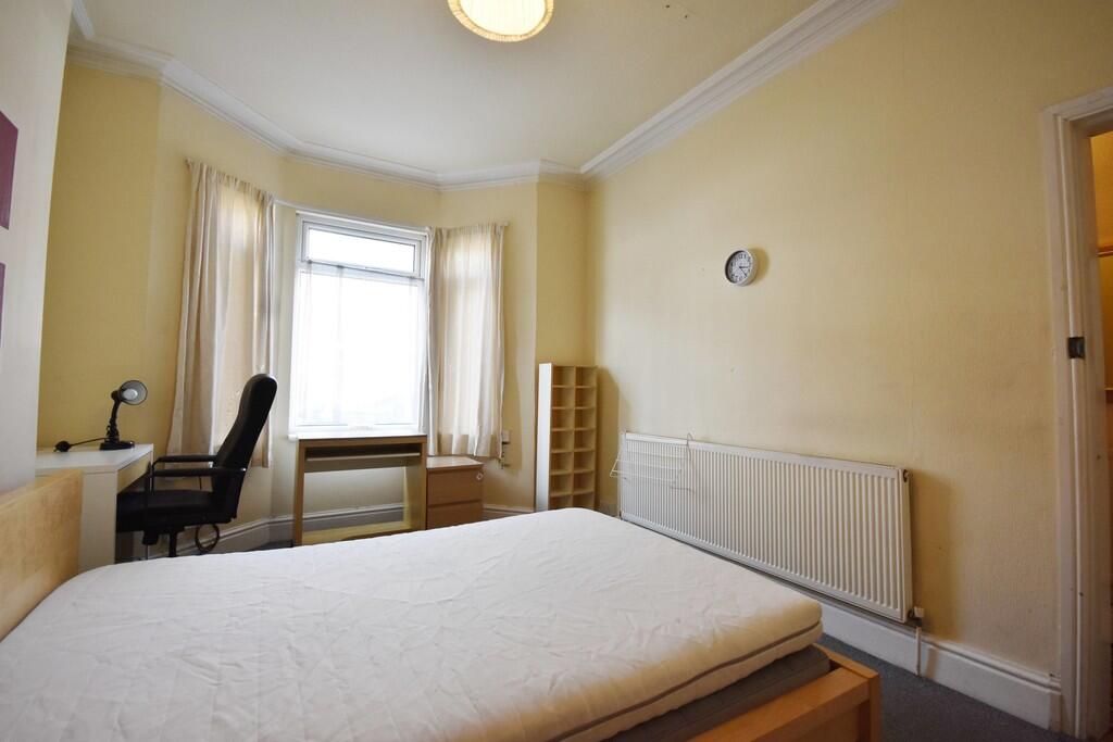 Bedroom 2-min