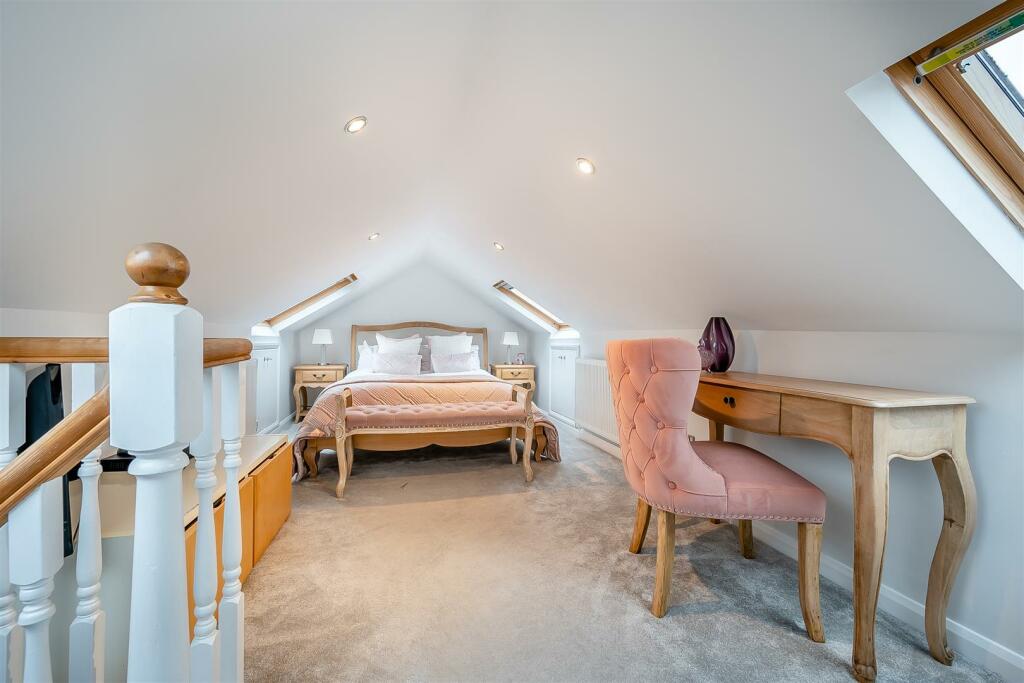 8627610-interior35.jpg