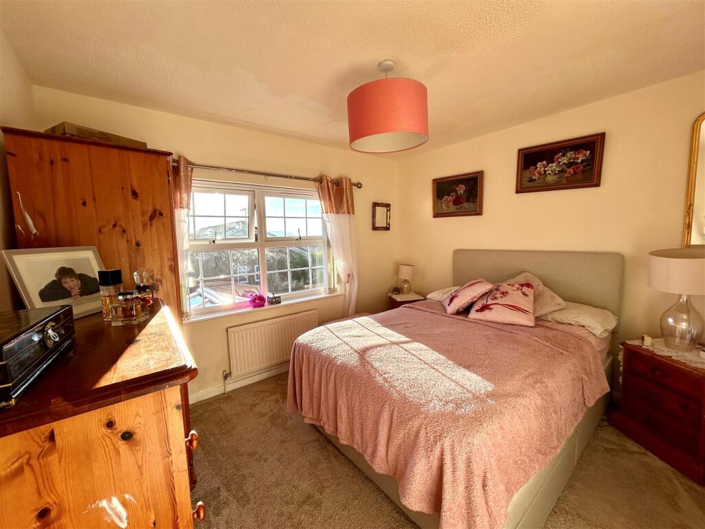 royston drive bed 2.jpg