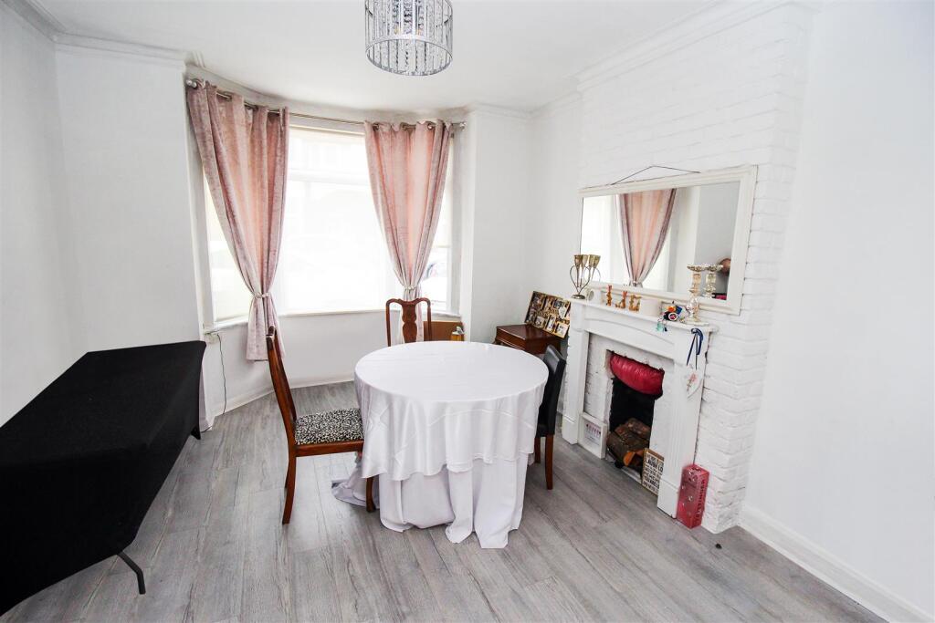 Dining Room.jpg