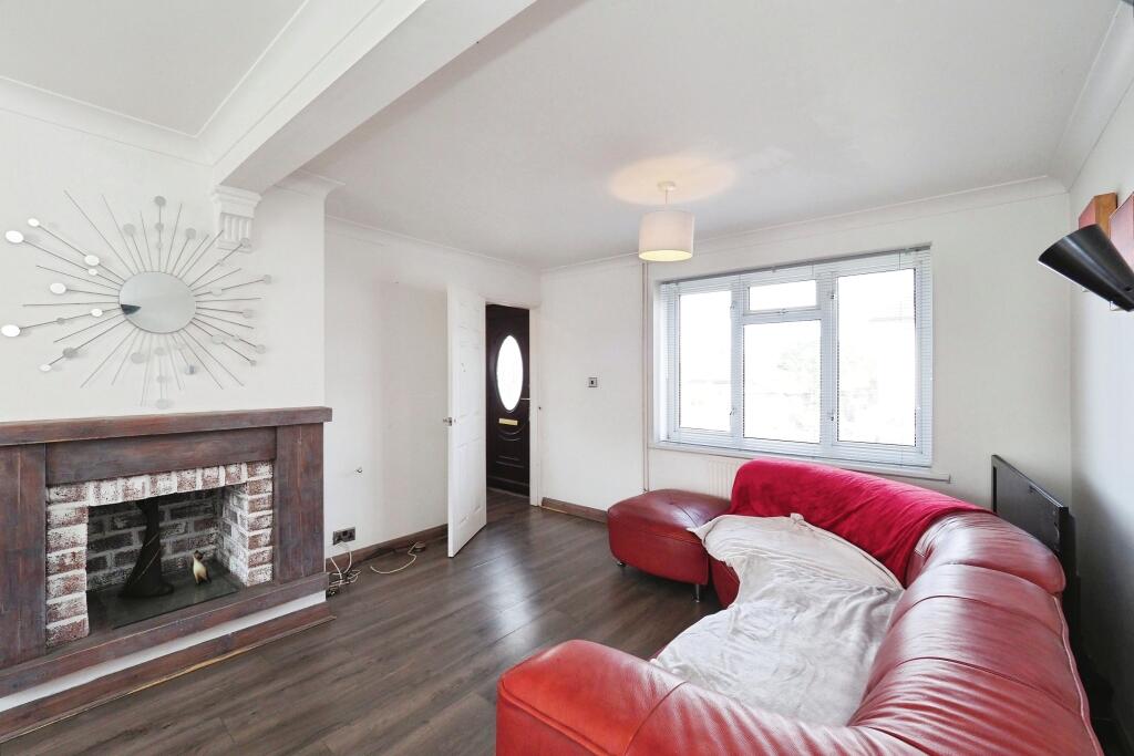 Bright and Spacious Lounge Dining