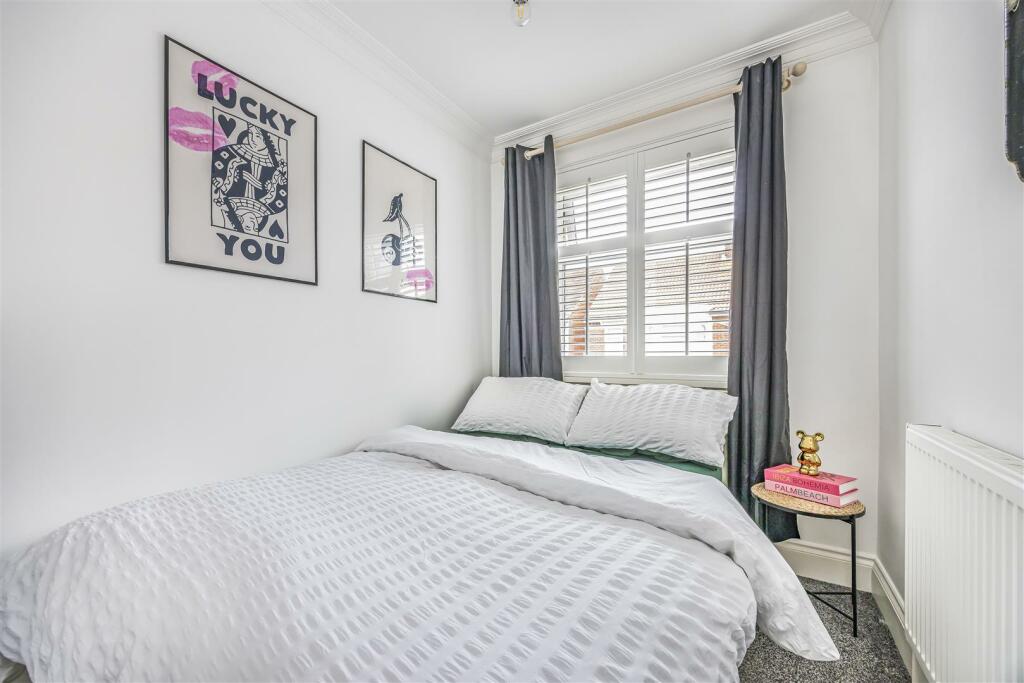 20 Cedar Grove, Baffins-PorticoMarketing-SarahOliv