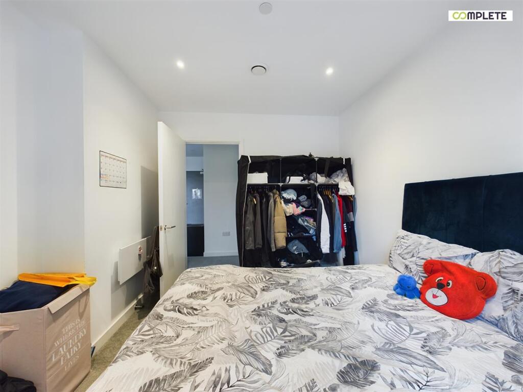 CAM01231G0-PR0053-STILL015