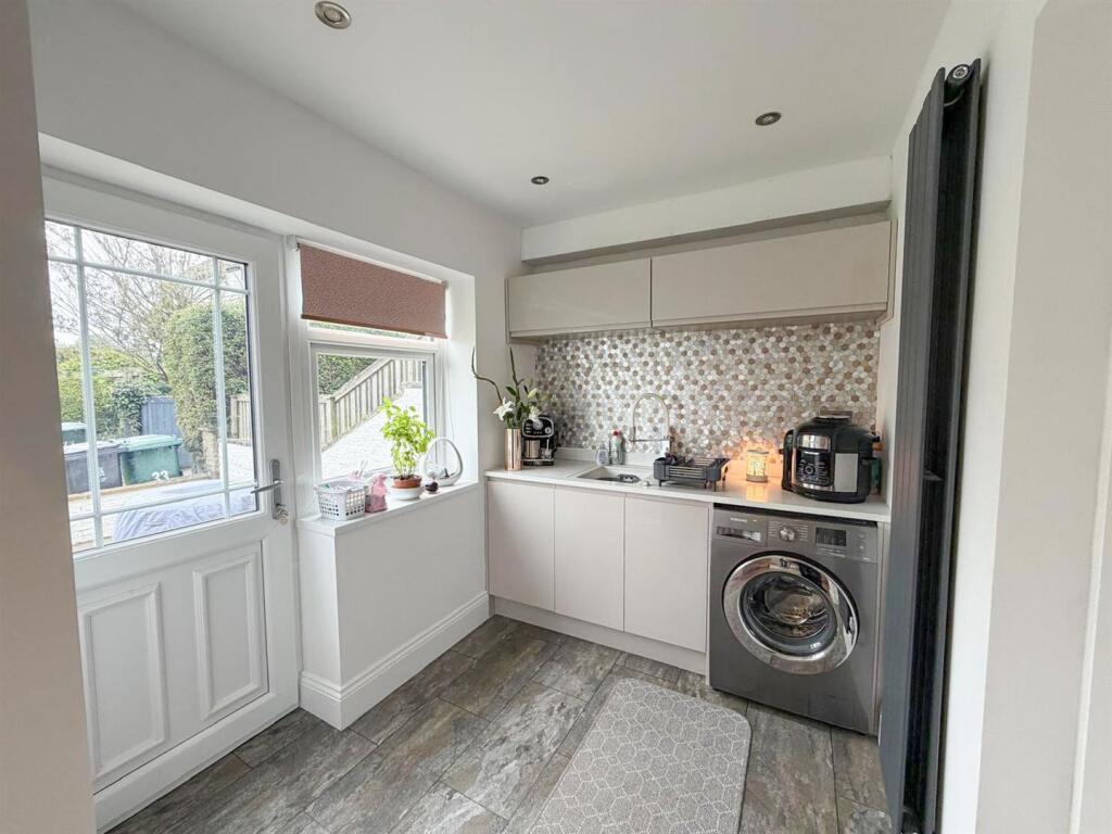 3 bed semi-detached house, Silsden 7