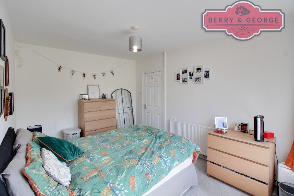 MAIN BEDROOM