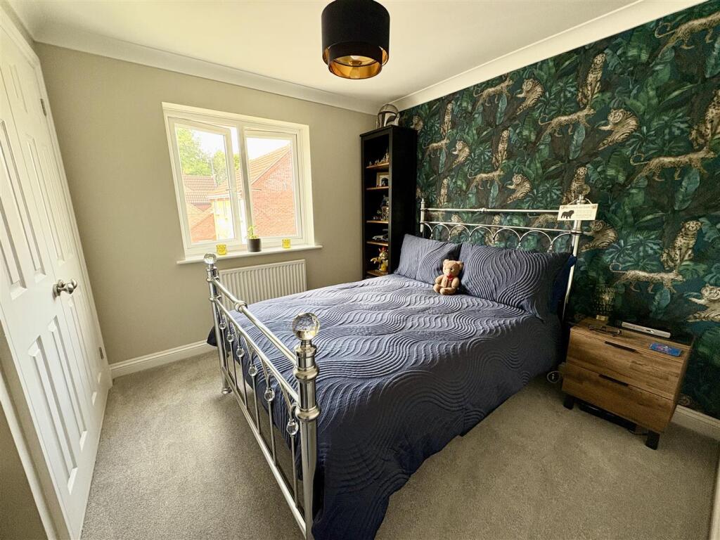 7. bed2.jpg