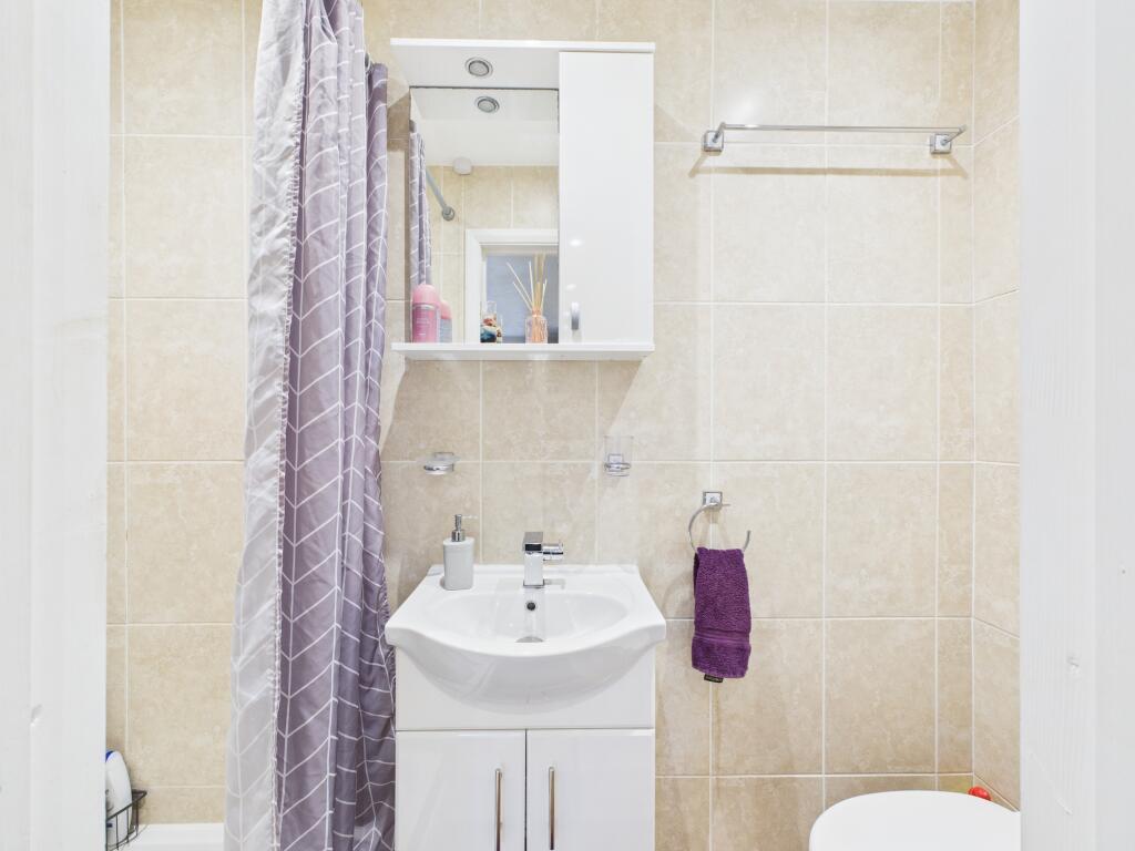 CAM04018G0-PR0400-STILL013