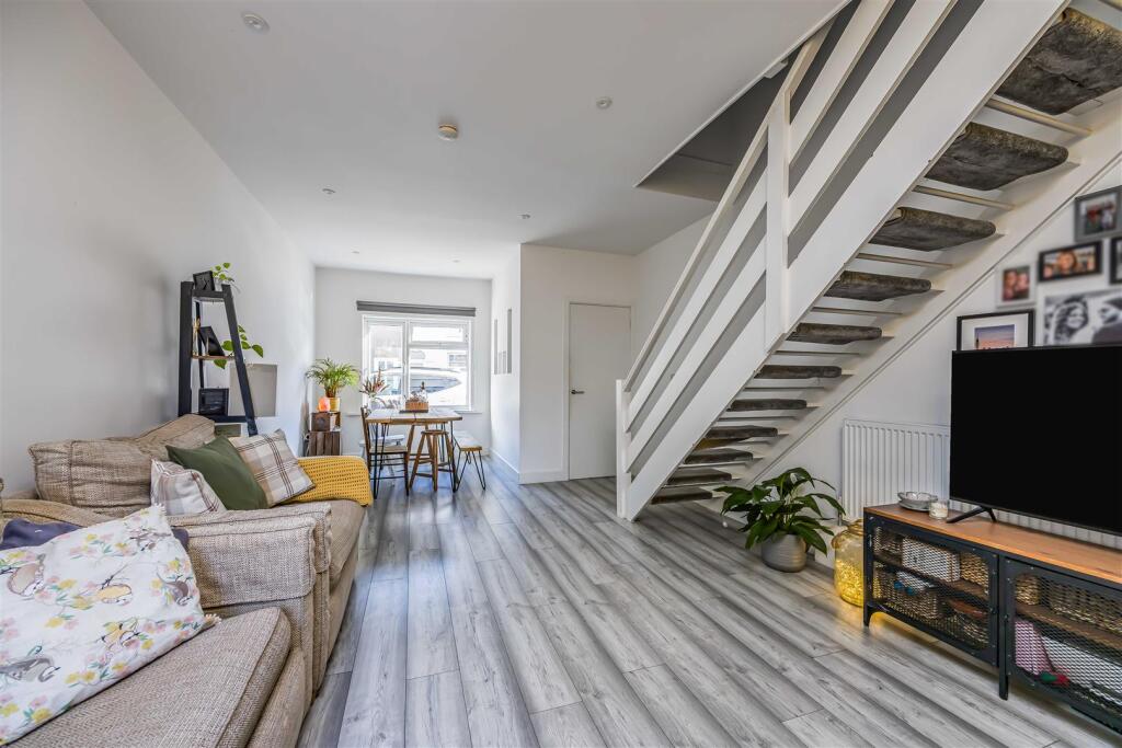 28 Liverpool Road, Portsmouth-Small-PorticoMarketi