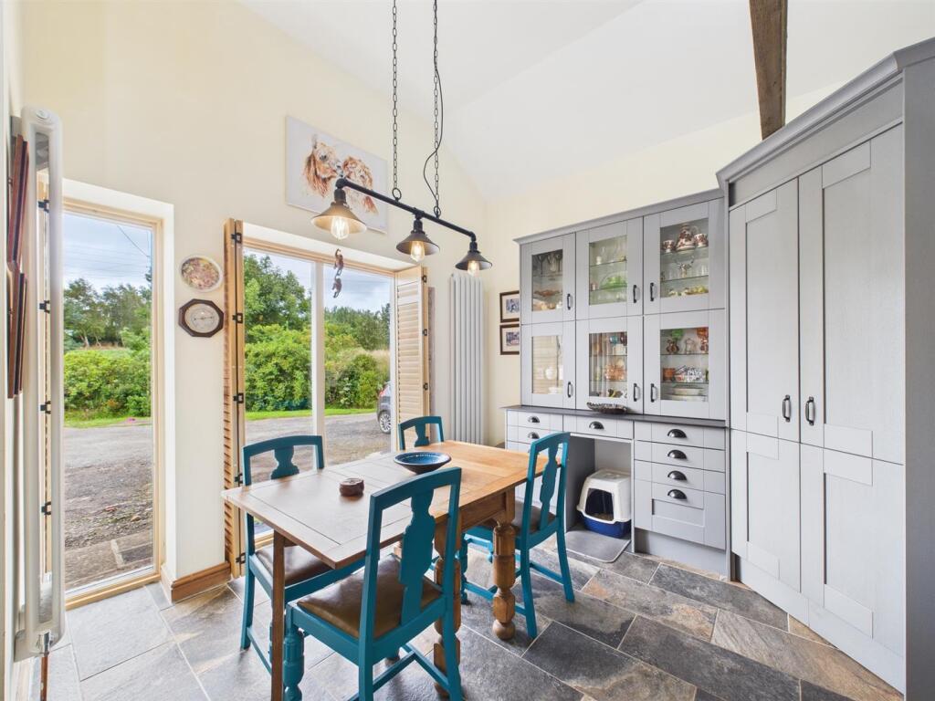 Kitchen 1.jpg