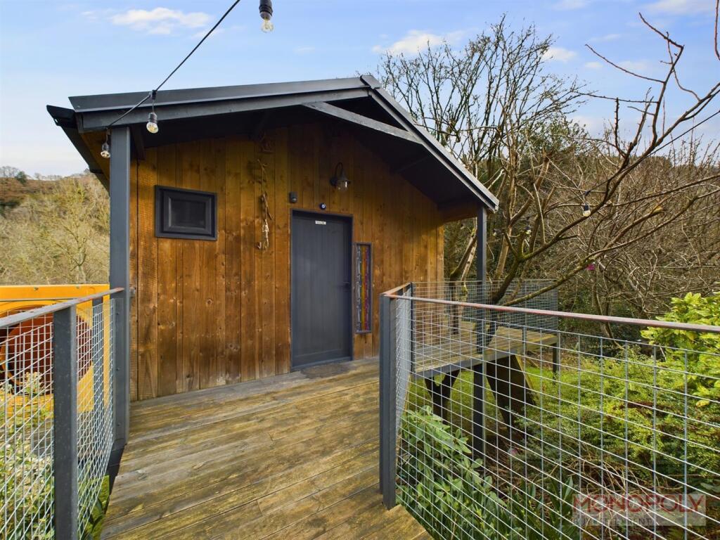 CAM01943G0-PR0376-STILL035.jpg